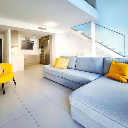 Moderno Apartamento Duplex En Terrassa Centro Buitenkant foto