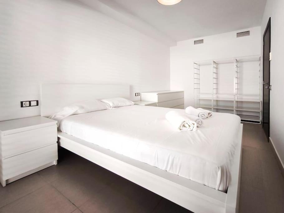 Moderno Apartamento Duplex En Terrassa Centro Buitenkant foto