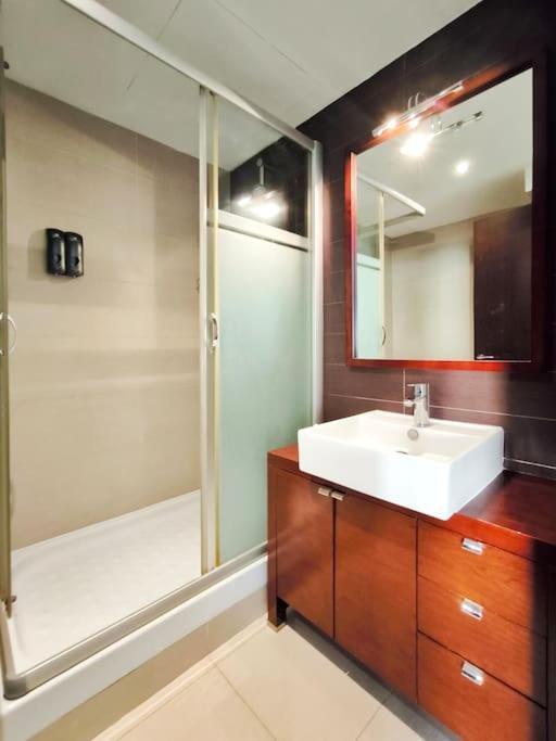 Moderno Apartamento Duplex En Terrassa Centro Buitenkant foto
