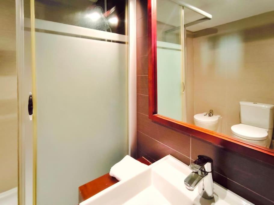 Moderno Apartamento Duplex En Terrassa Centro Buitenkant foto