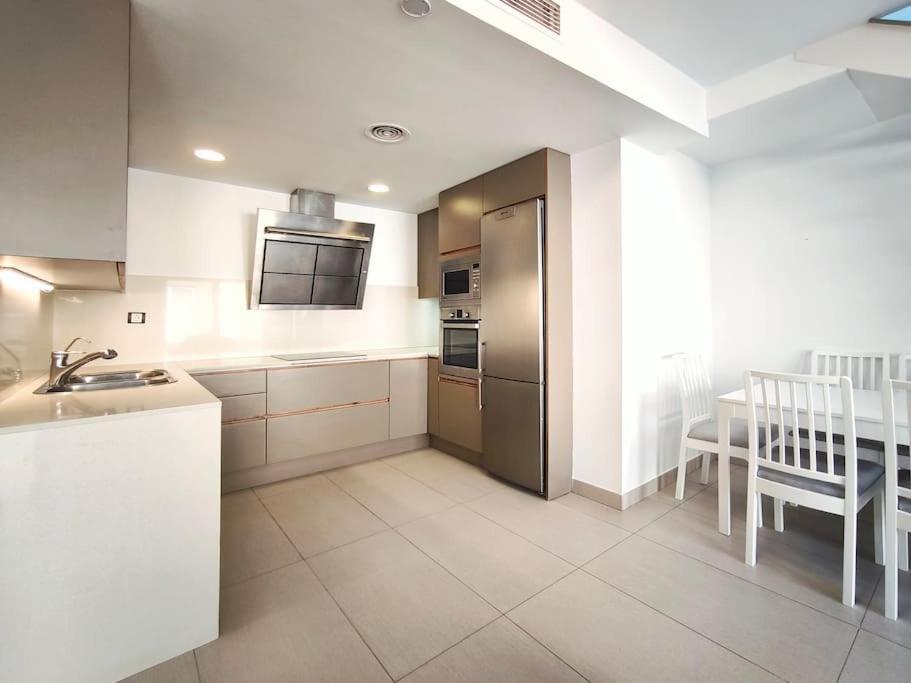 Moderno Apartamento Duplex En Terrassa Centro Buitenkant foto