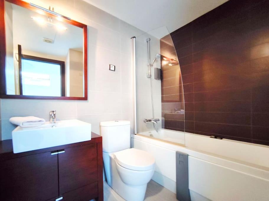 Moderno Apartamento Duplex En Terrassa Centro Buitenkant foto