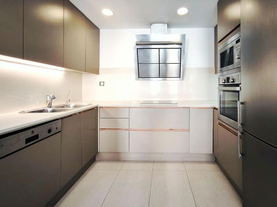 Moderno Apartamento Duplex En Terrassa Centro Buitenkant foto