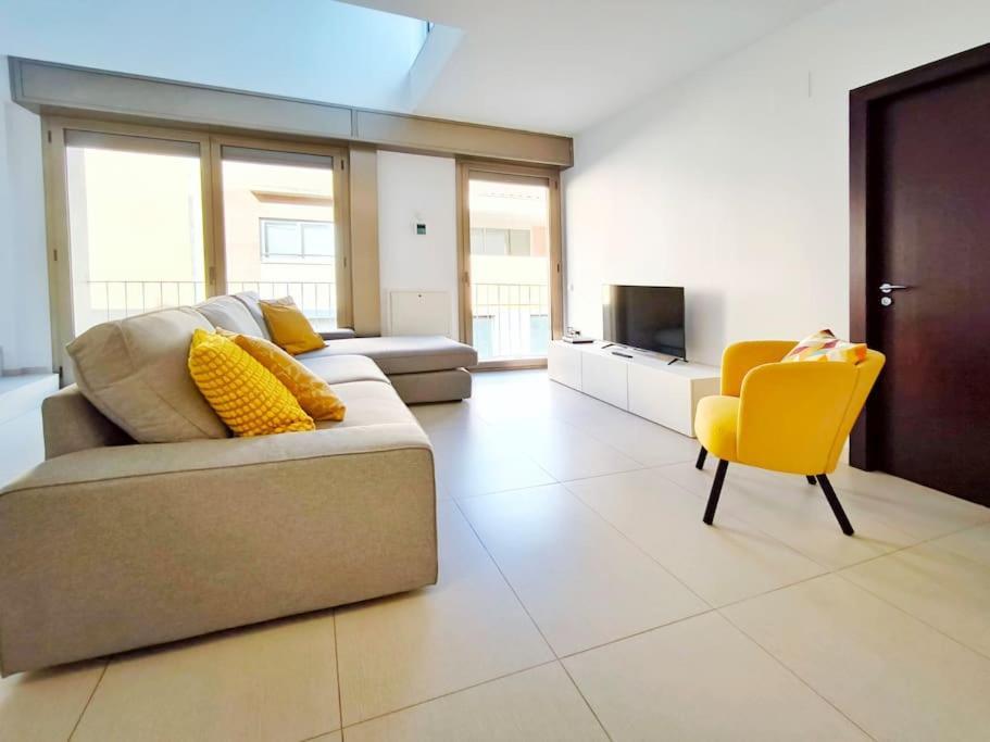 Moderno Apartamento Duplex En Terrassa Centro Buitenkant foto