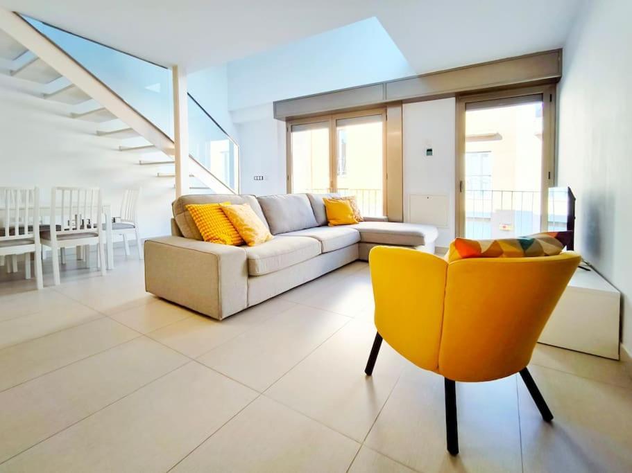 Moderno Apartamento Duplex En Terrassa Centro Buitenkant foto